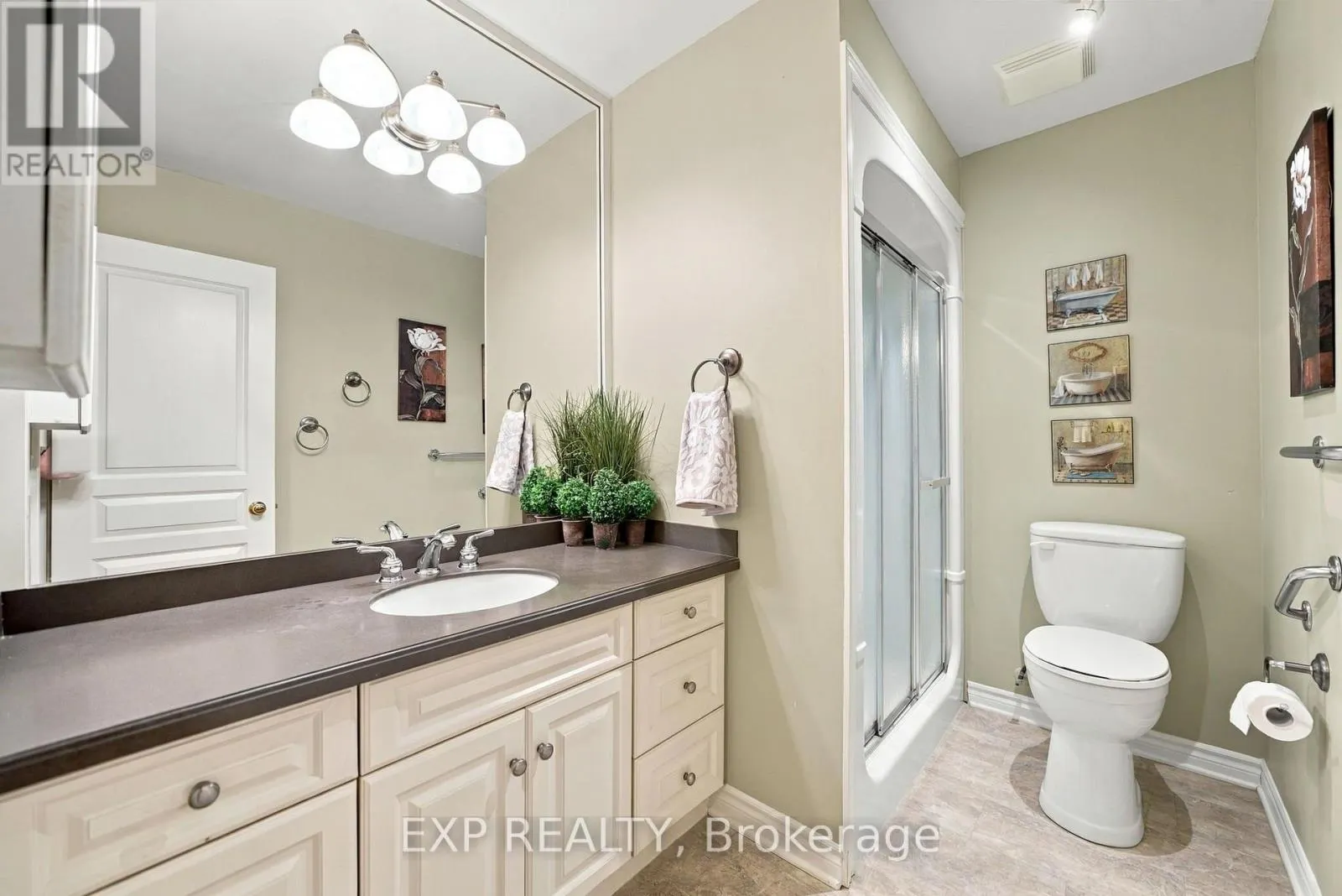22 - 3241 MONTROSE ROAD #22