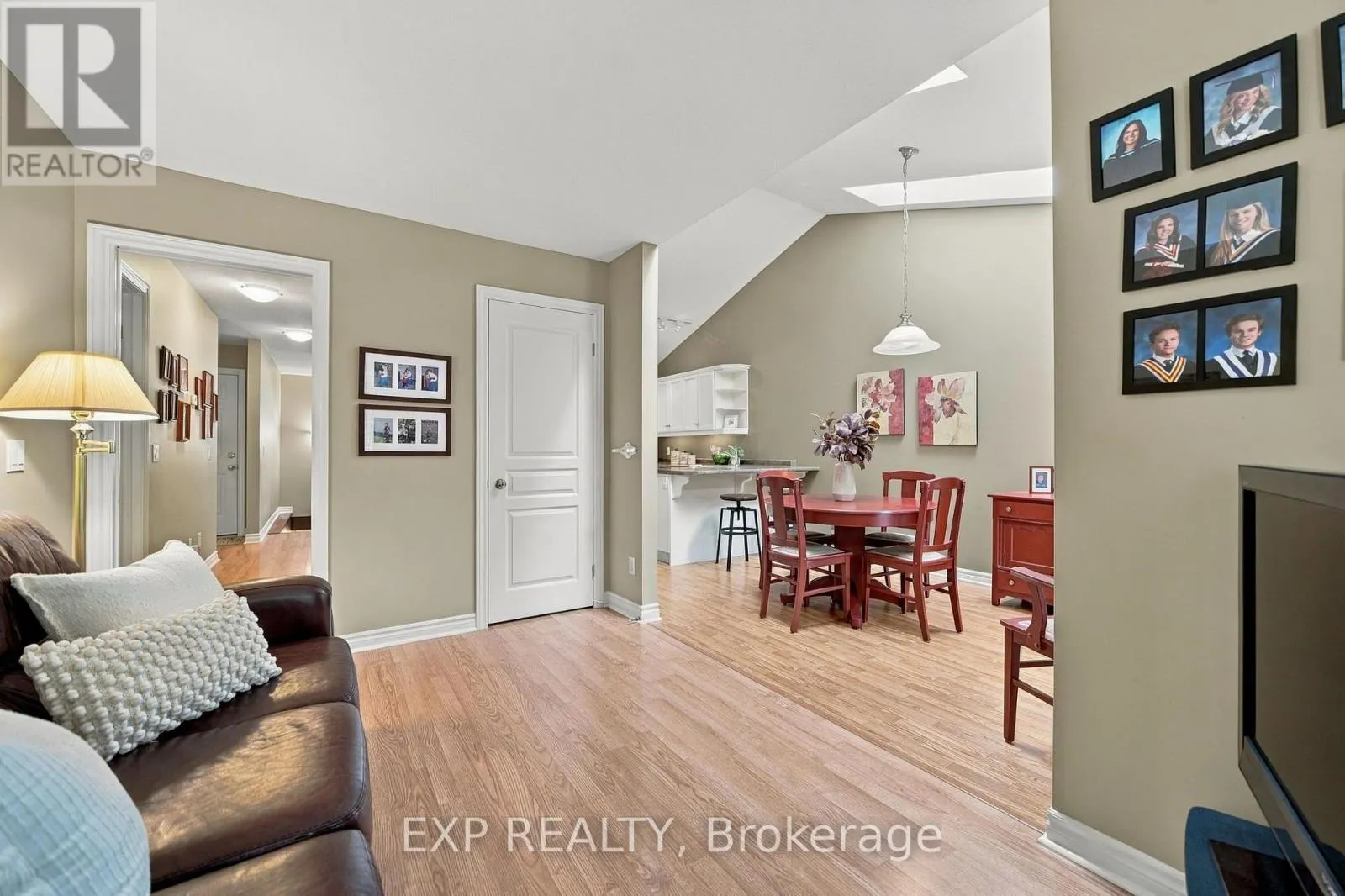 22 - 3241 MONTROSE ROAD #22