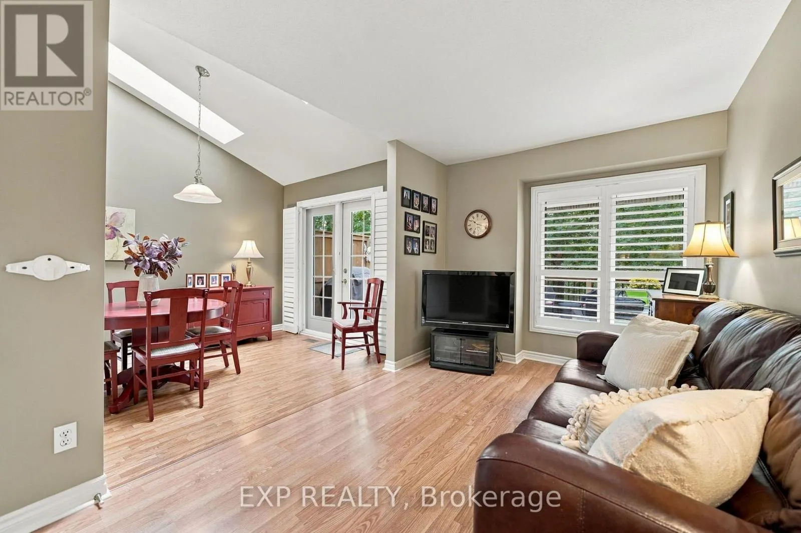 22 - 3241 MONTROSE ROAD #22