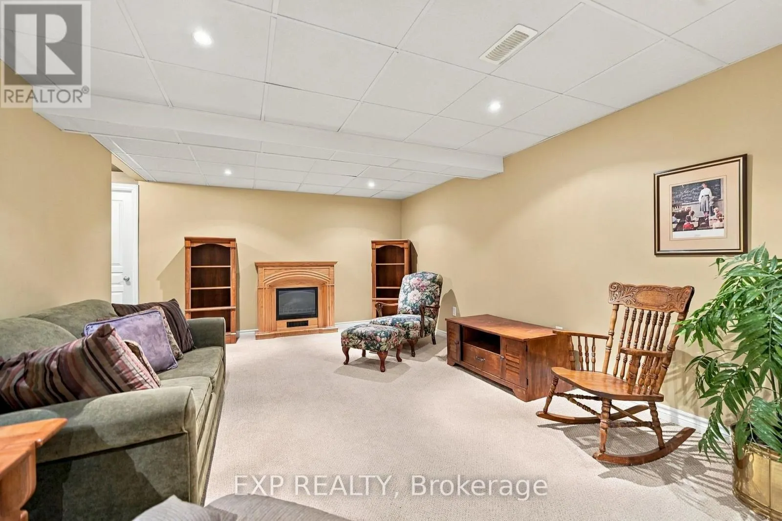 22 - 3241 MONTROSE ROAD #22