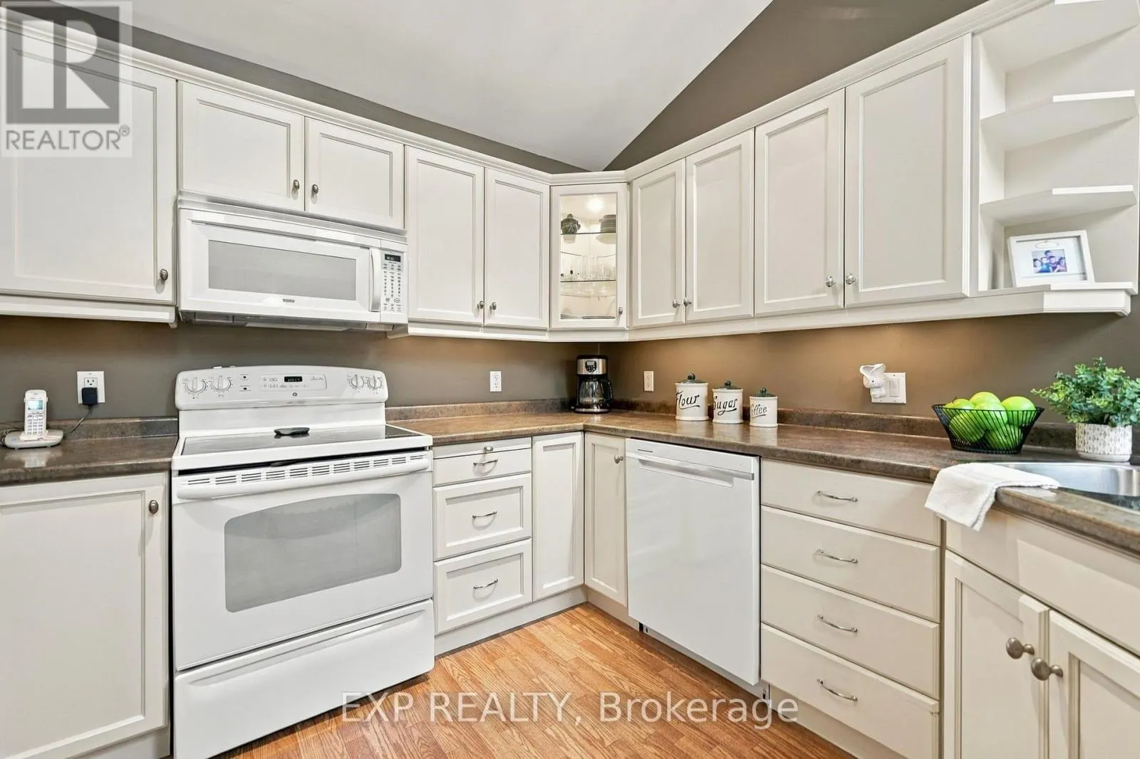 22 - 3241 MONTROSE ROAD #22