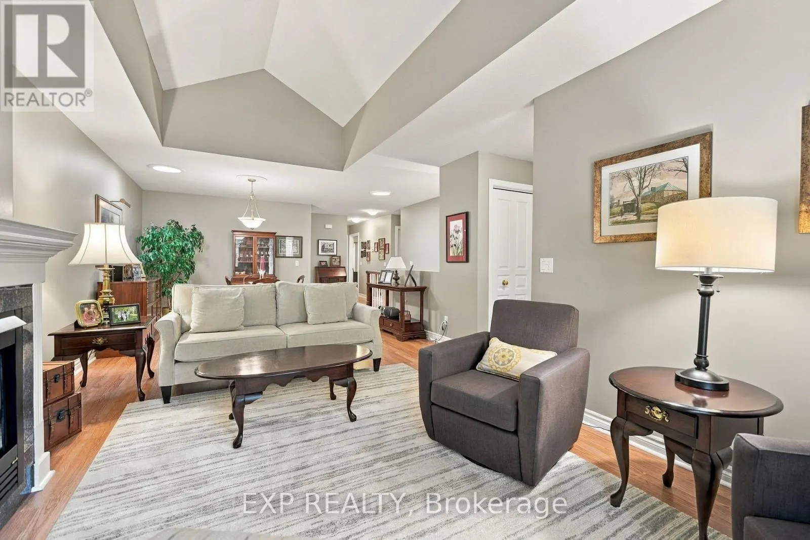 22 - 3241 MONTROSE ROAD #22