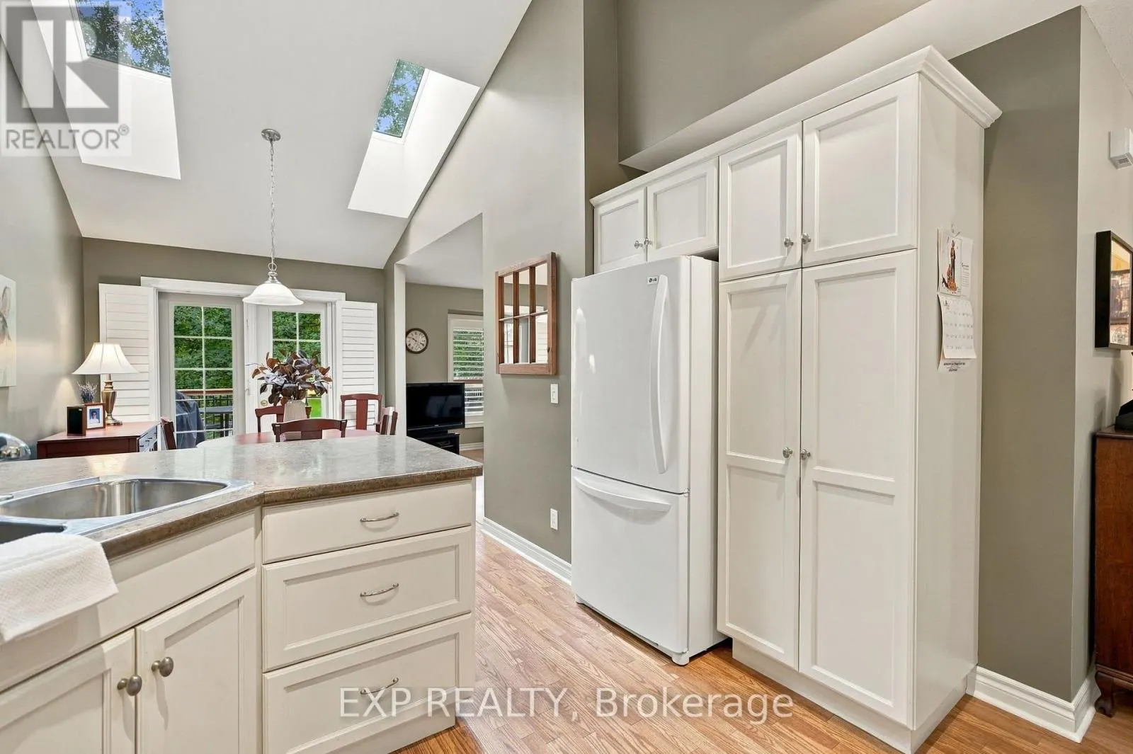 22 - 3241 MONTROSE ROAD #22