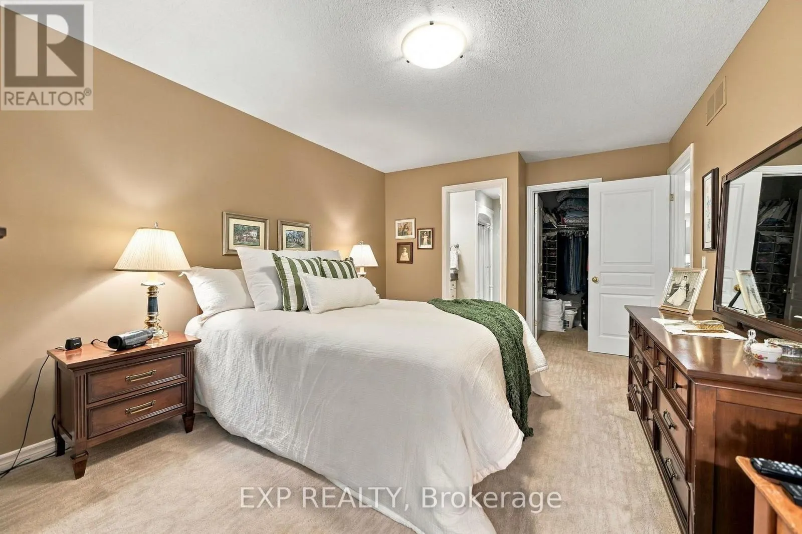 22 - 3241 MONTROSE ROAD #22