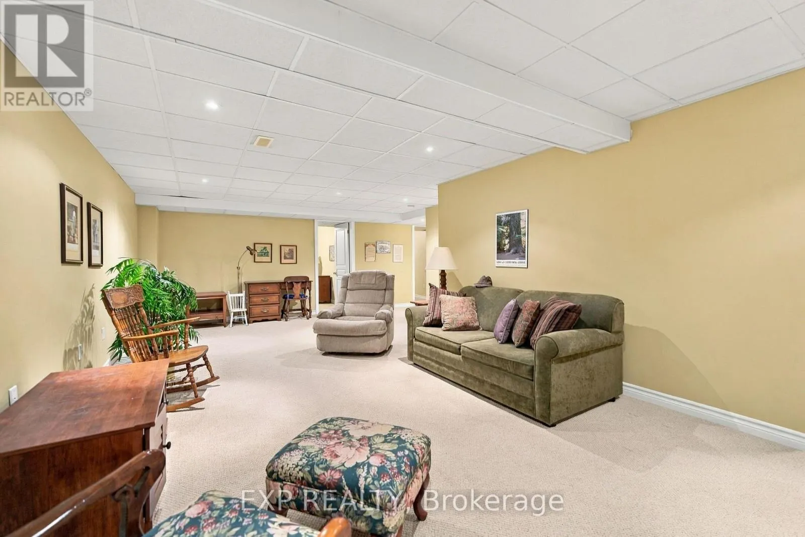 22 - 3241 MONTROSE ROAD #22