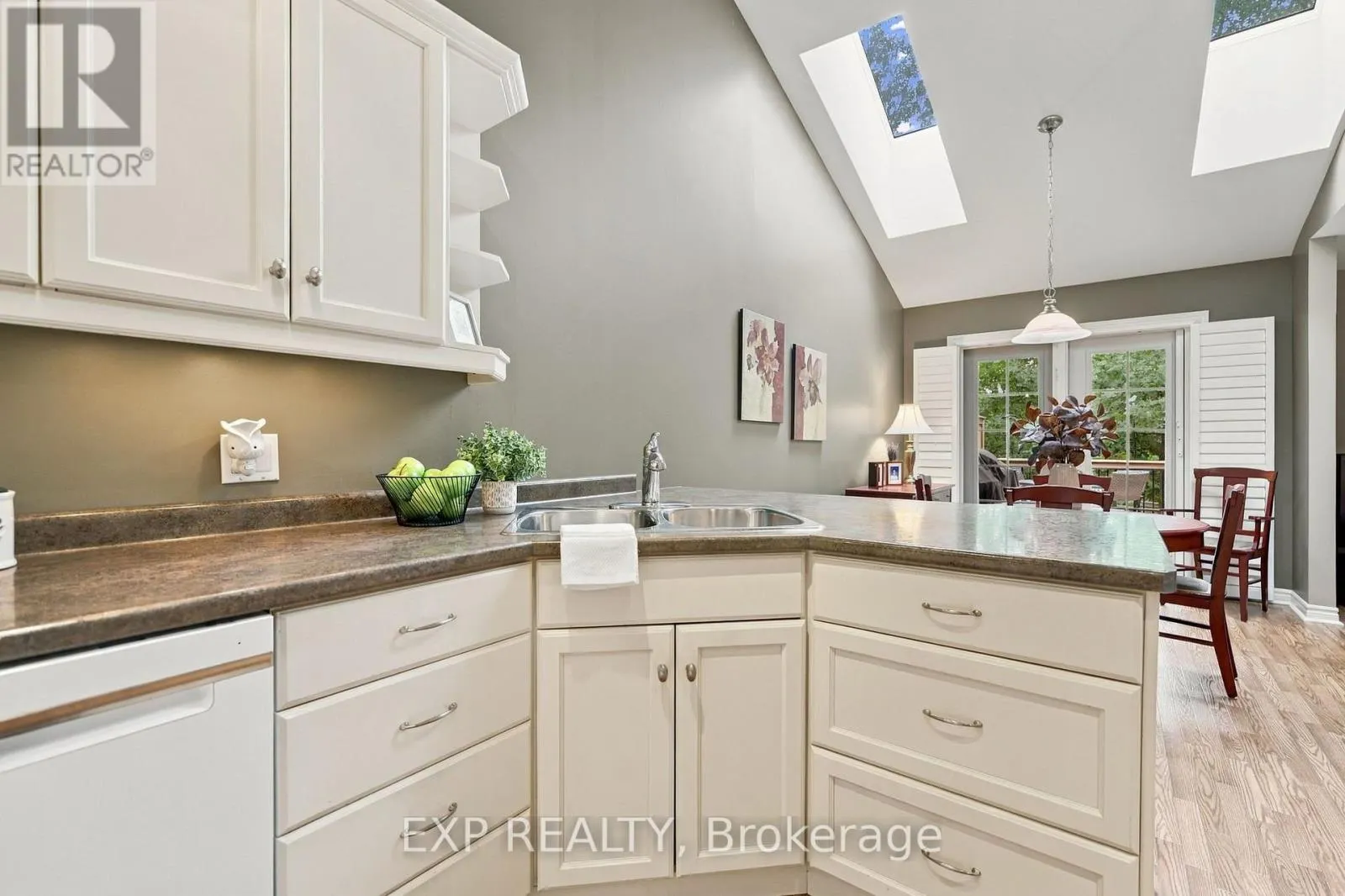 22 - 3241 MONTROSE ROAD #22