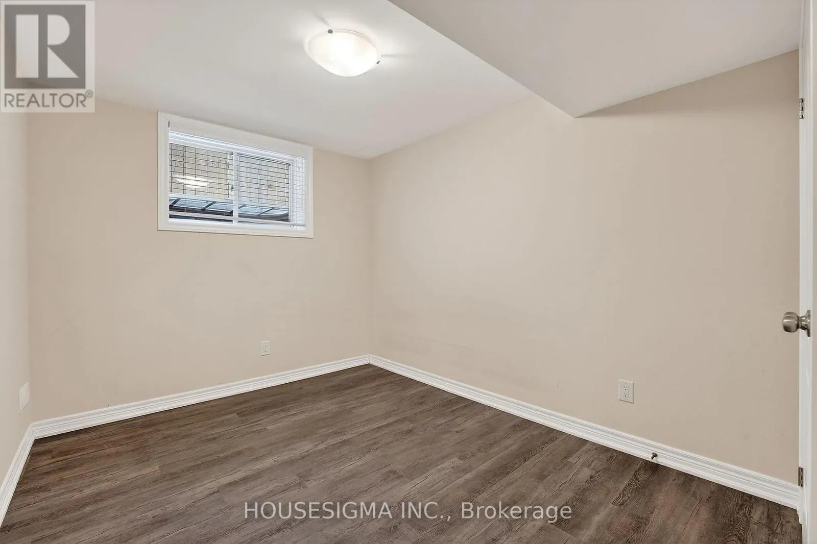14 LAMB (LOWER LEVEL) CRESCENT