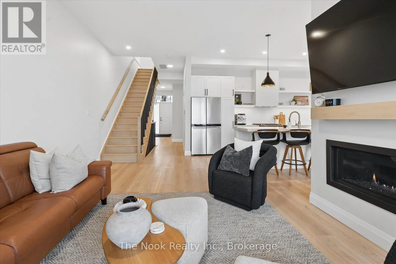16 - 19 WEST STREET N #16