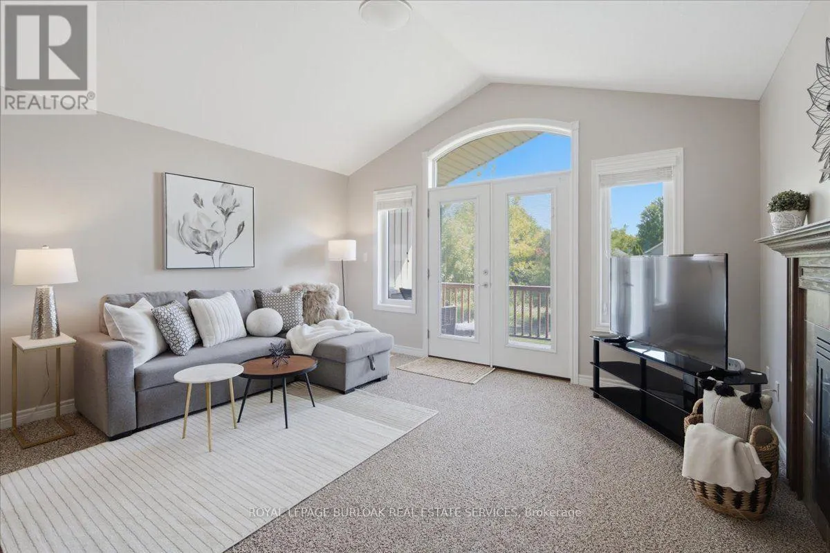6 SUNNYDALE COURT