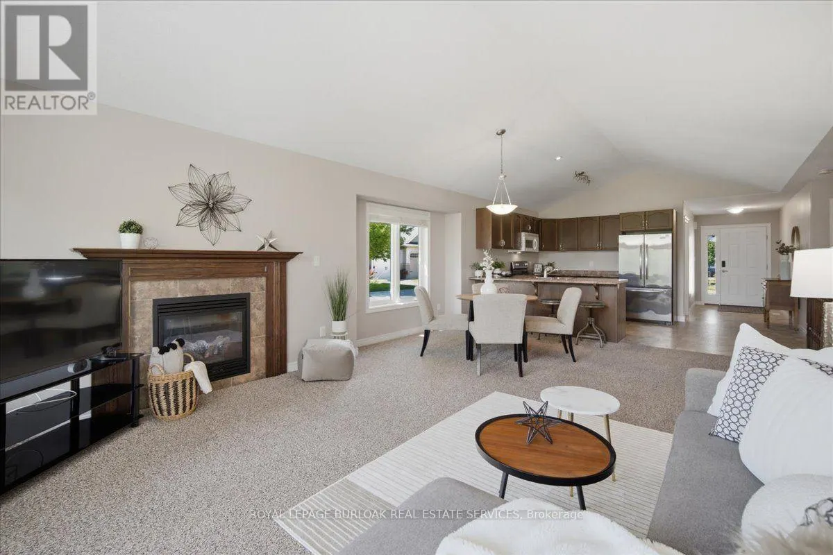 6 SUNNYDALE COURT