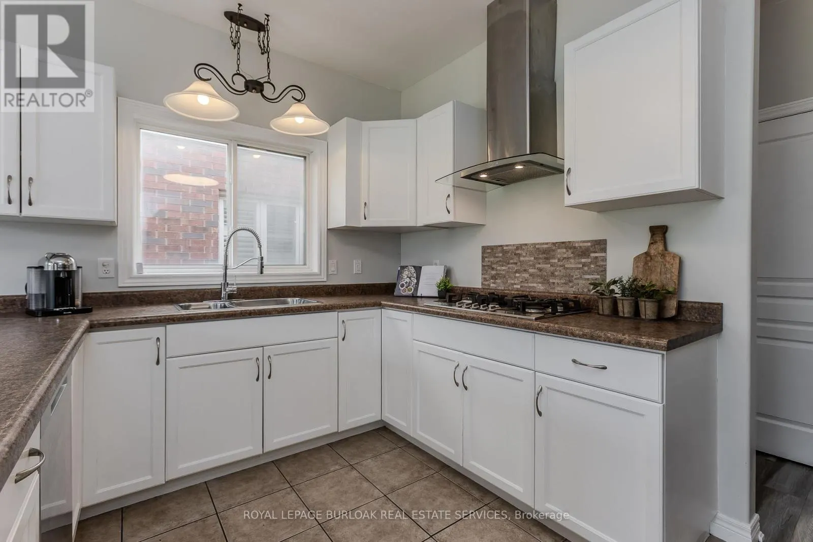 32 GREAT OAK TRAIL
