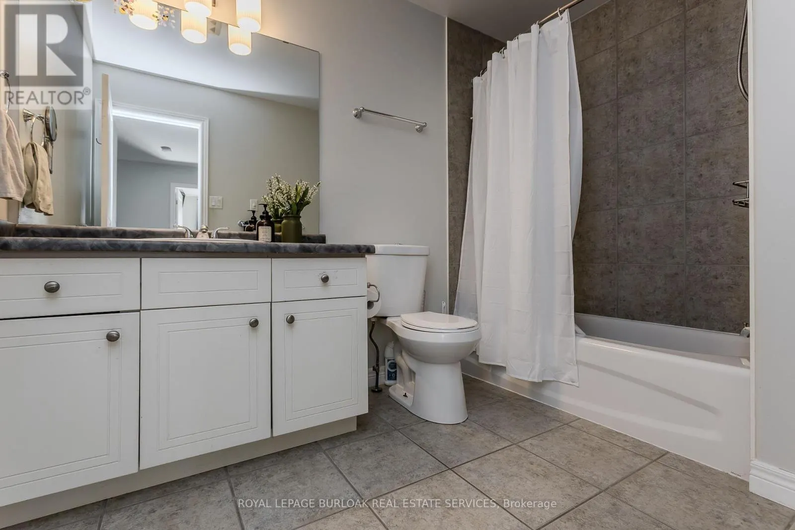 32 GREAT OAK TRAIL