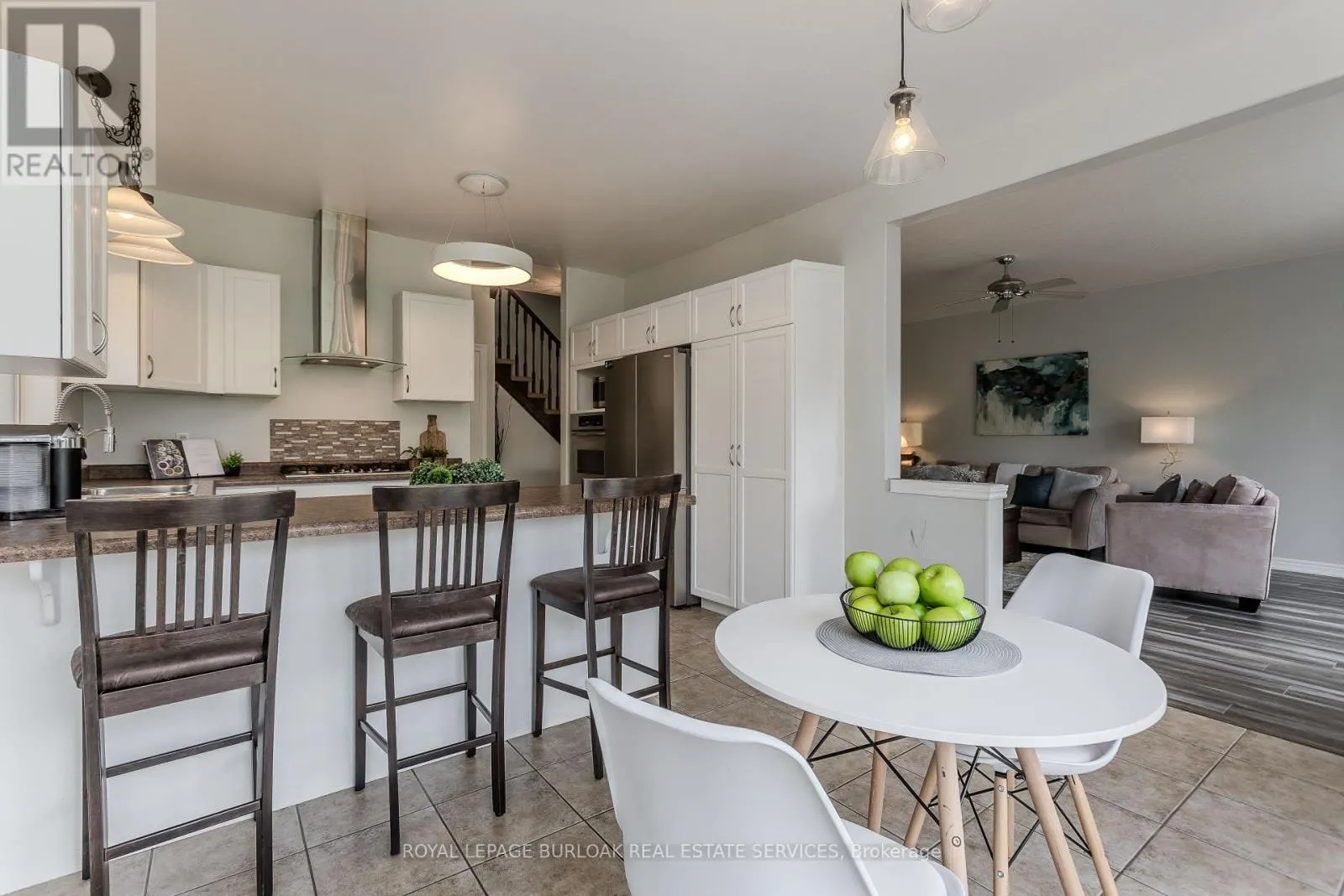 32 GREAT OAK TRAIL