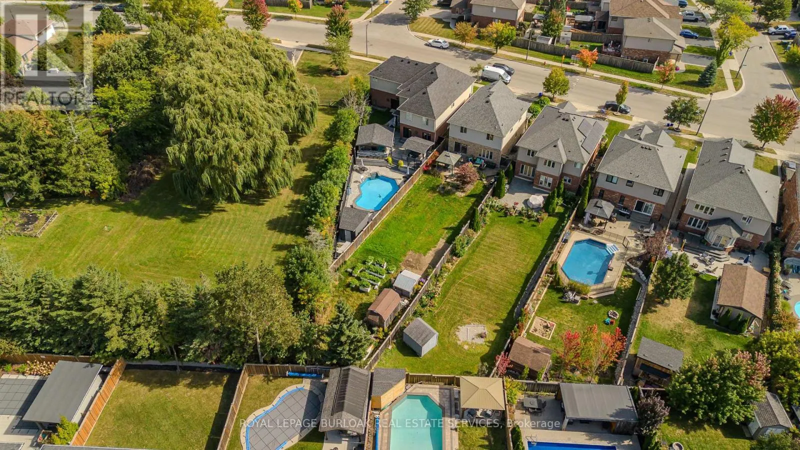 32 GREAT OAK TRAIL