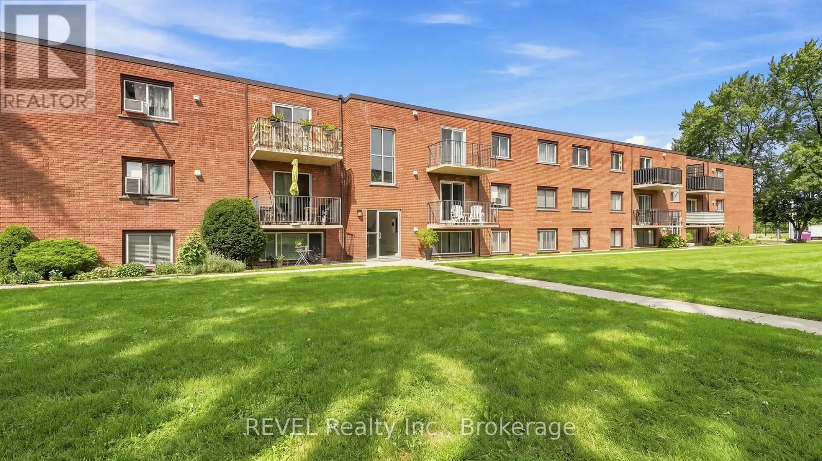 3 - 450 CARLTON STREET #3