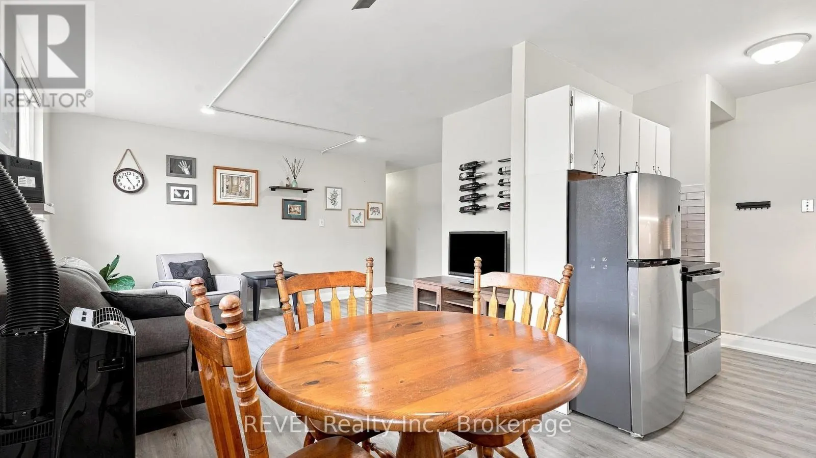 3 - 450 CARLTON STREET #3