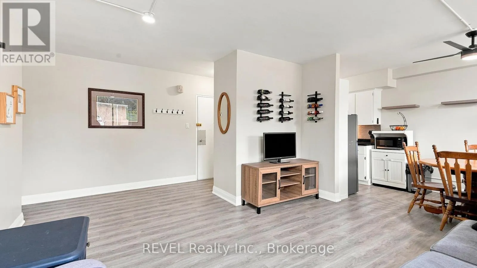 3 - 450 CARLTON STREET #3