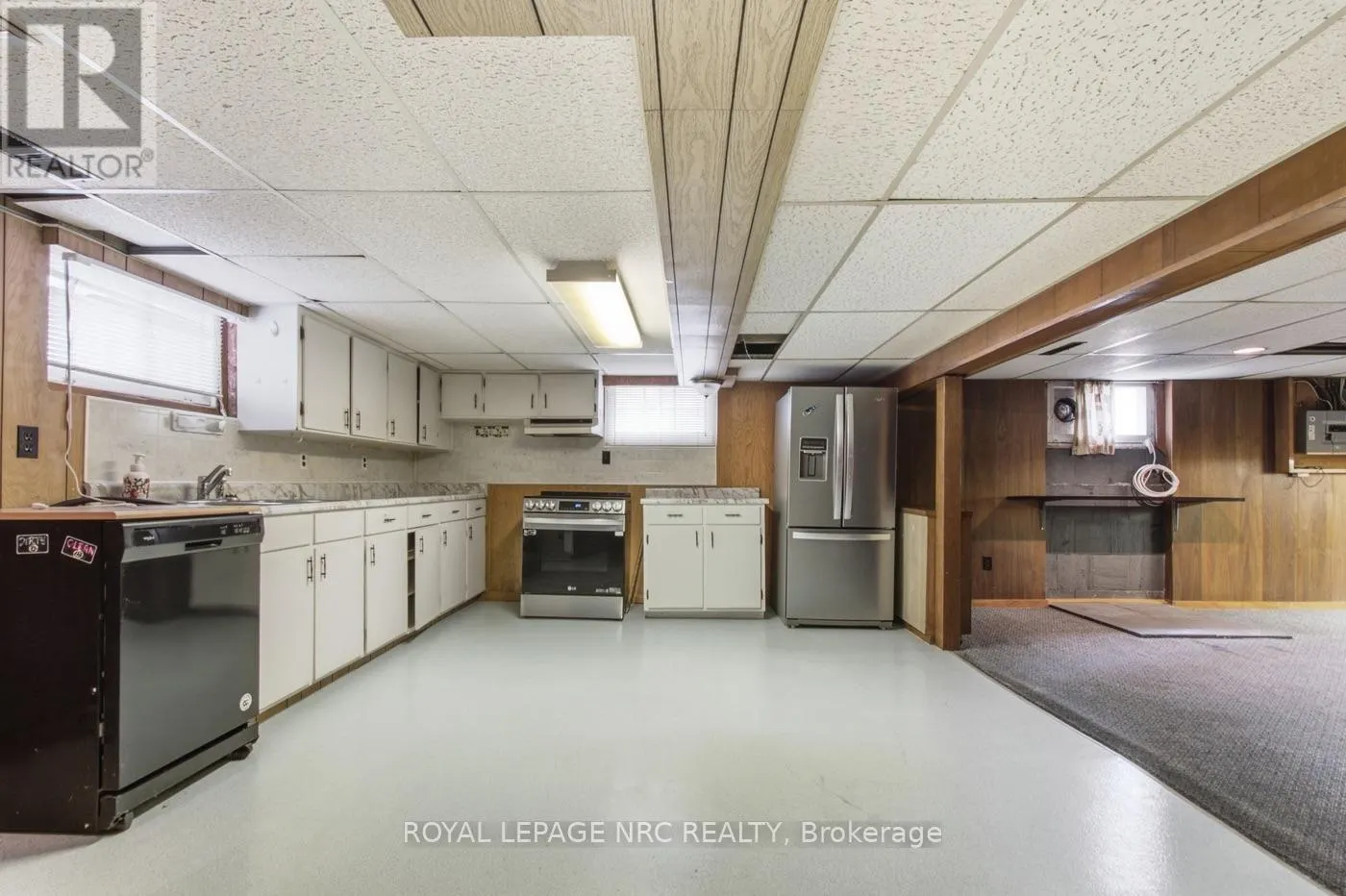65 GOLDEN BOULEVARD W