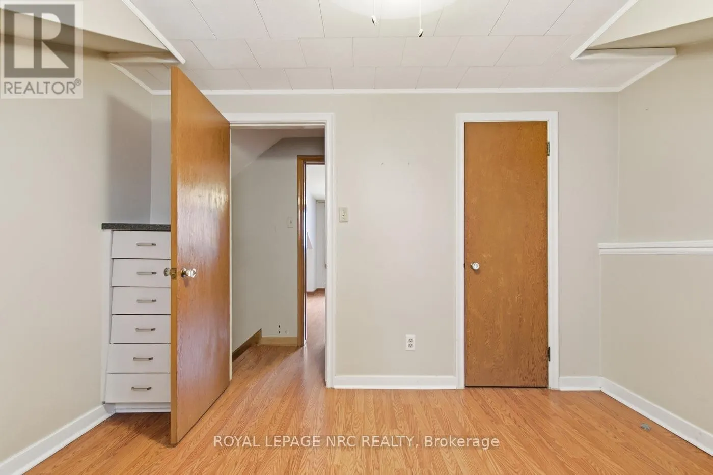 65 GOLDEN BOULEVARD W