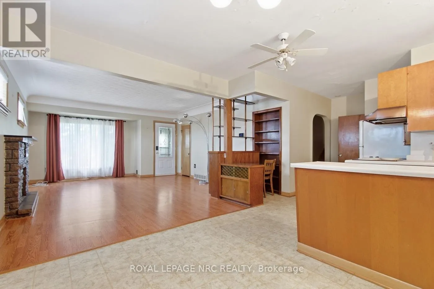 65 GOLDEN BOULEVARD W