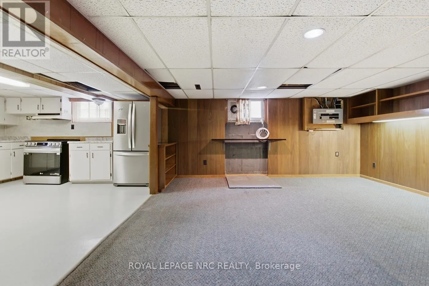 65 GOLDEN BOULEVARD W