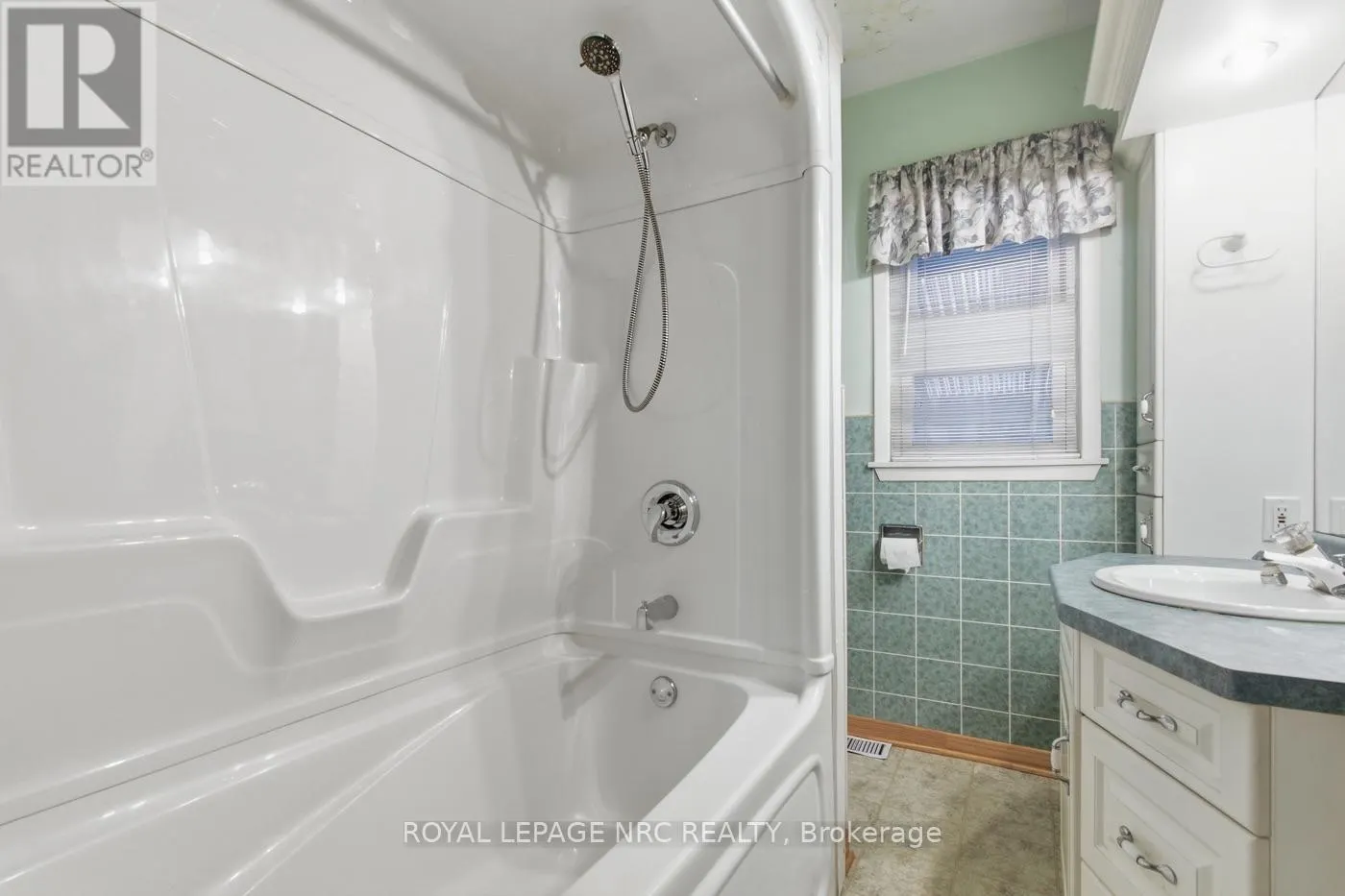 65 GOLDEN BOULEVARD W