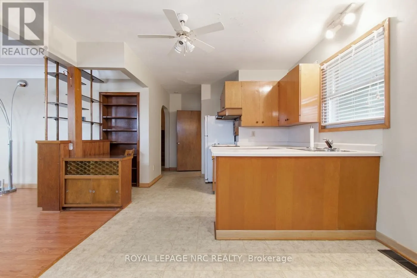 65 GOLDEN BOULEVARD W