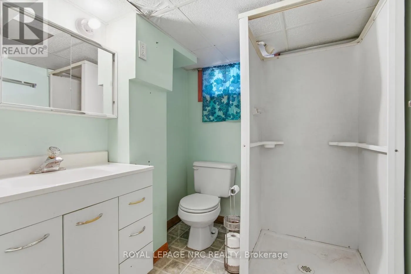 65 GOLDEN BOULEVARD W