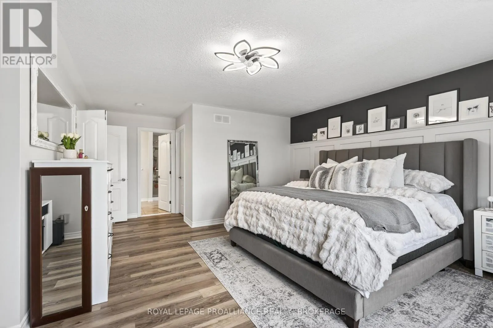 1153 ESCALA CRESCENT