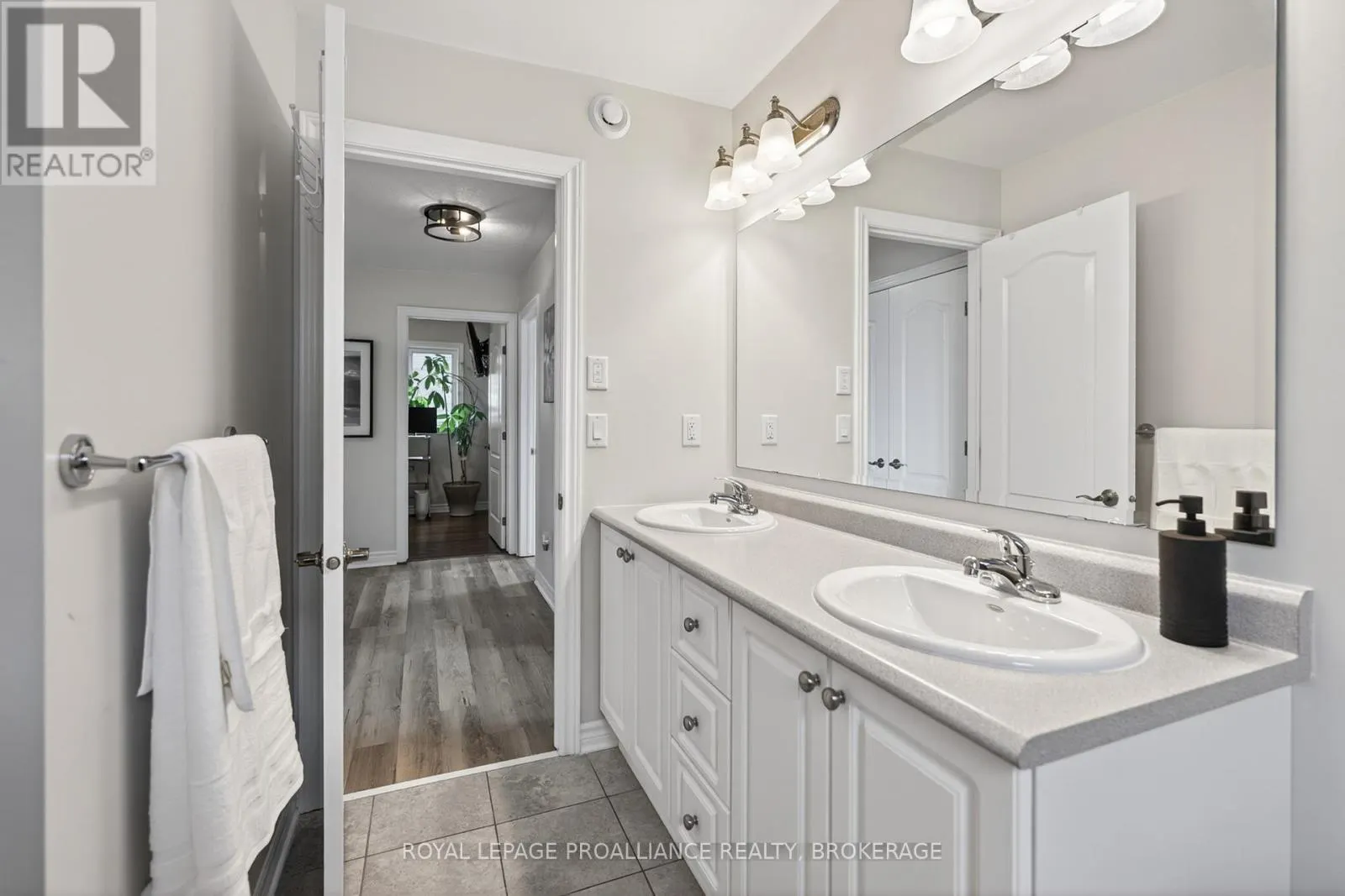 1153 ESCALA CRESCENT