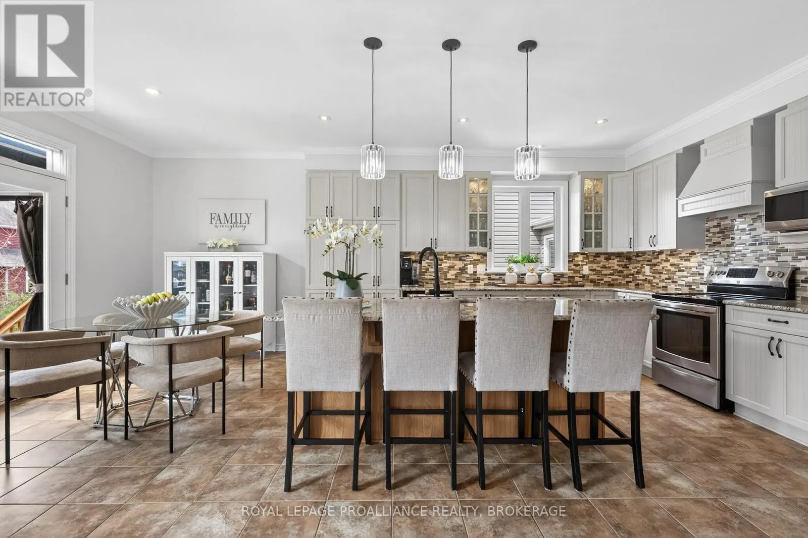1153 ESCALA CRESCENT