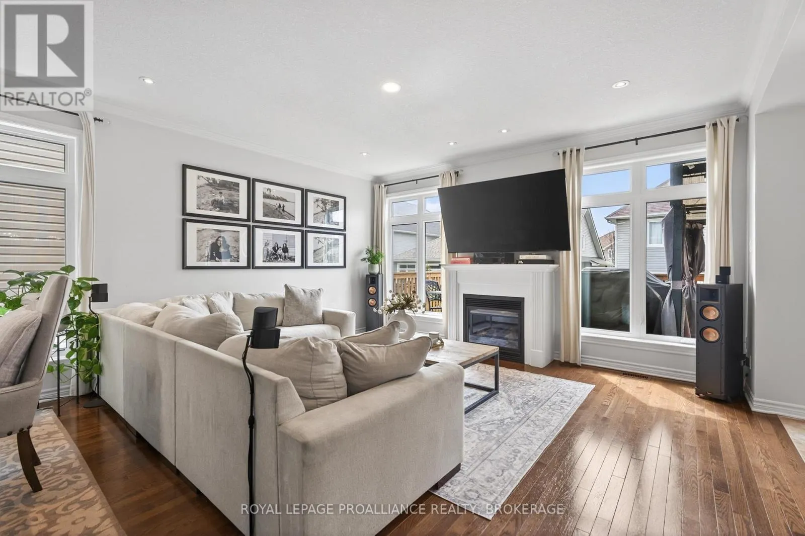 1153 ESCALA CRESCENT