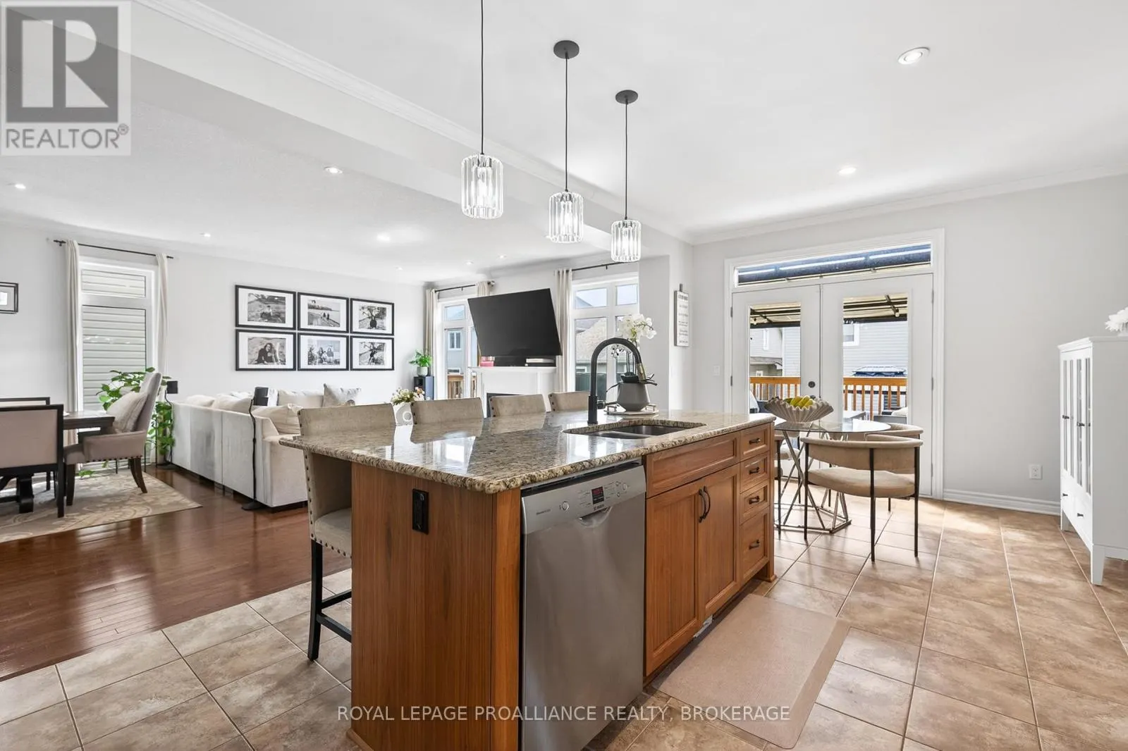 1153 ESCALA CRESCENT