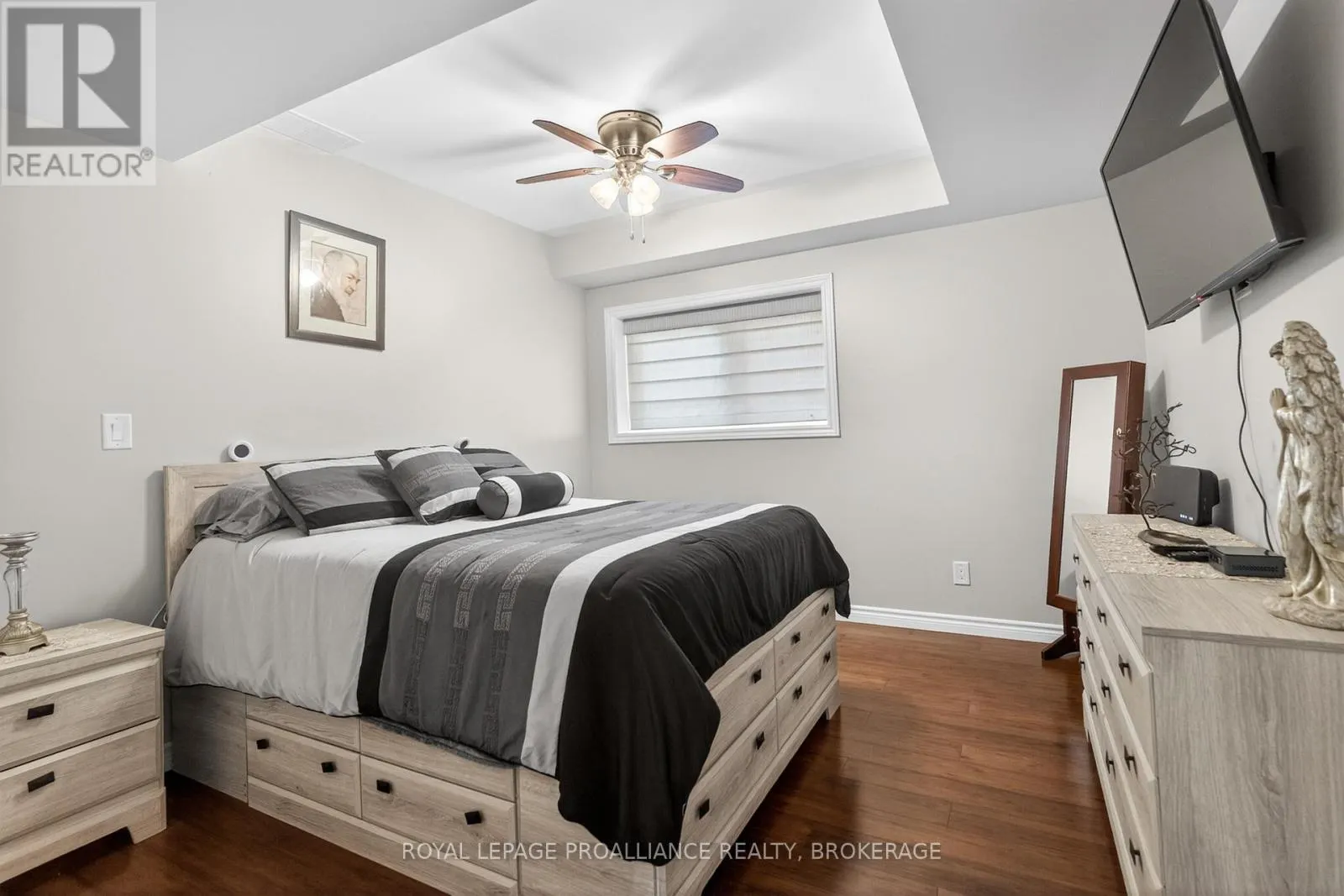 1153 ESCALA CRESCENT