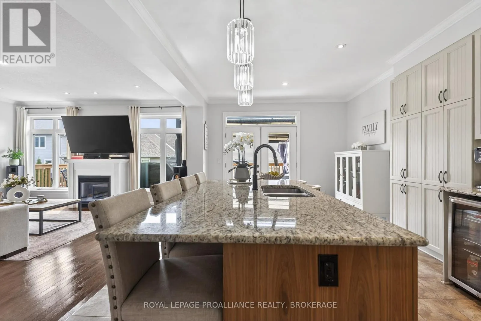 1153 ESCALA CRESCENT