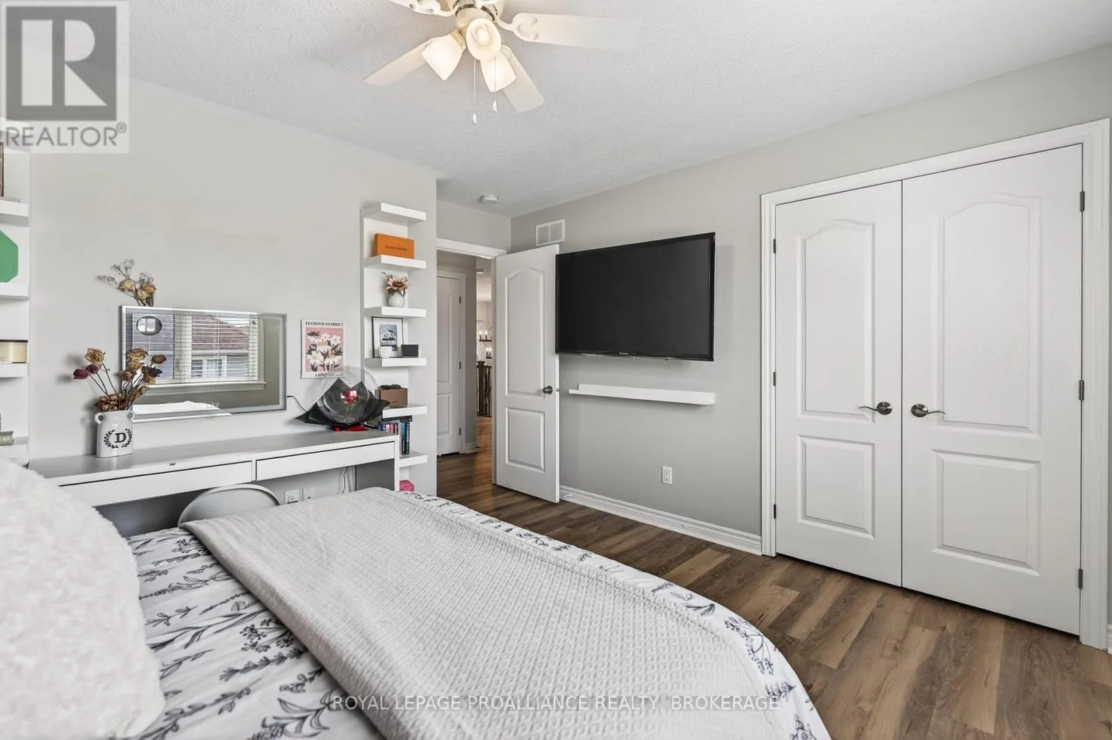 1153 ESCALA CRESCENT