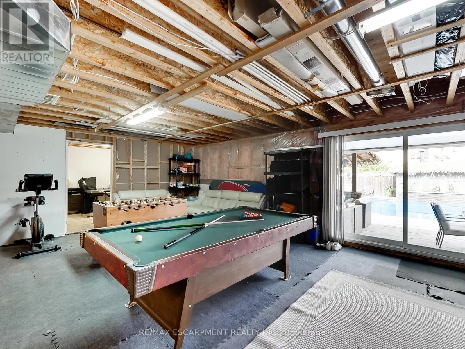 4007 BUSH CRESCENT