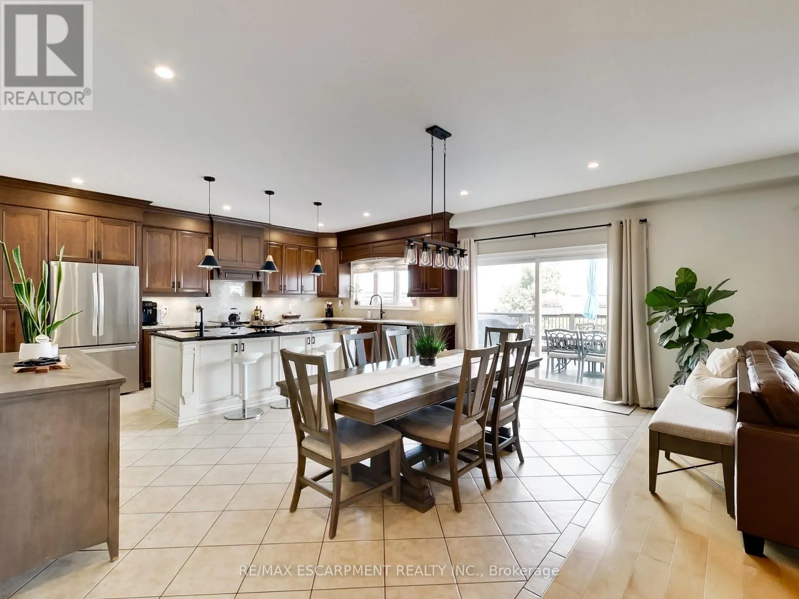 4007 BUSH CRESCENT