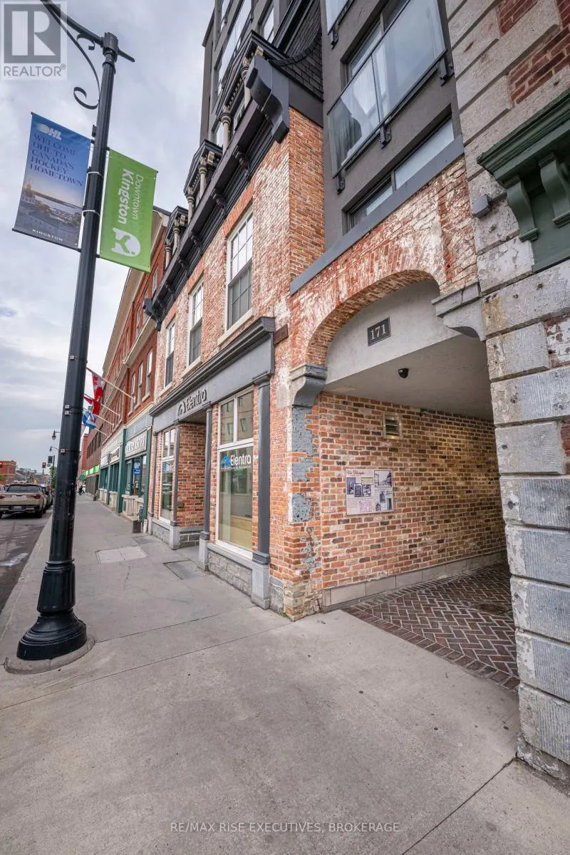 101 - 171 WELLINGTON STREET #101