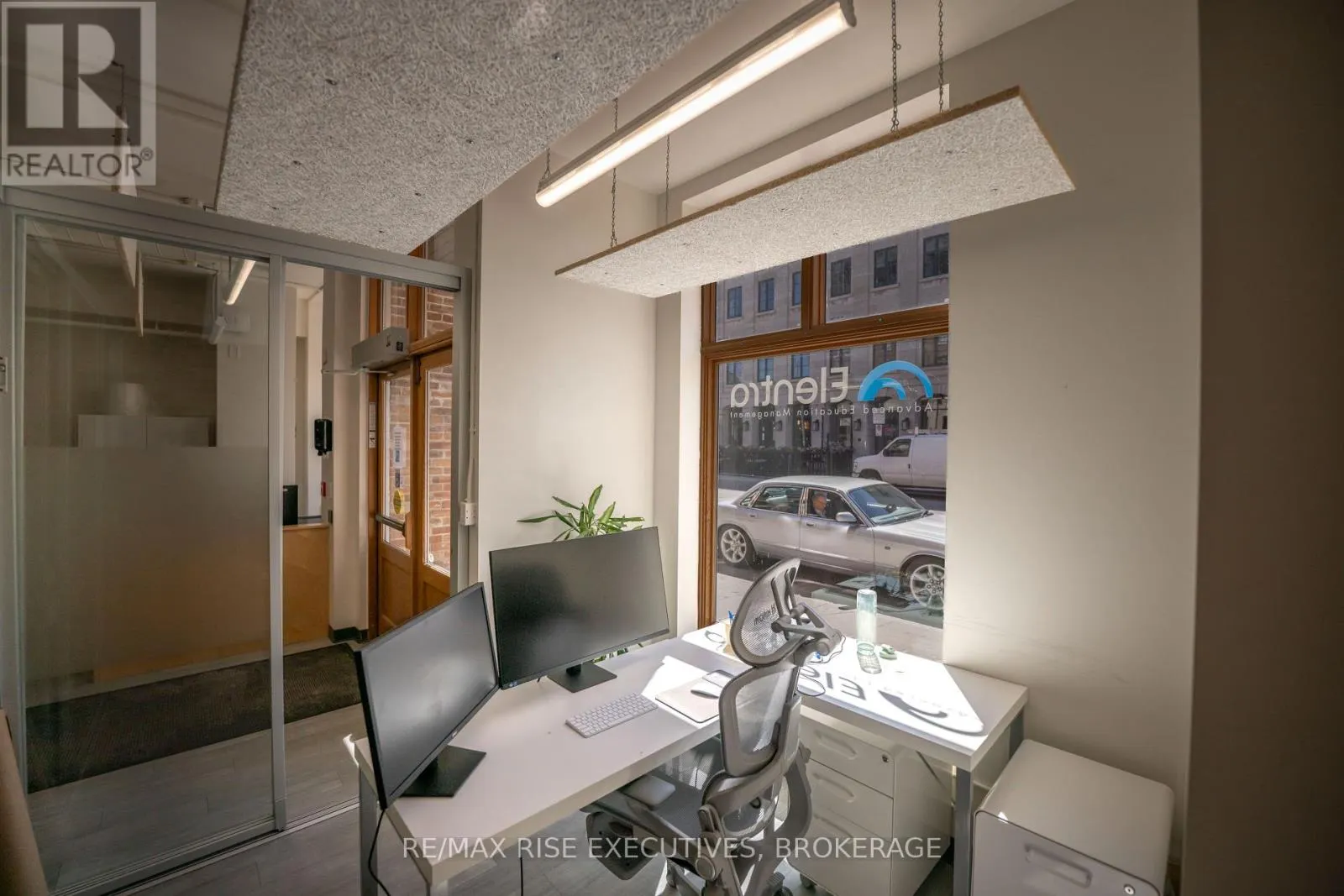 101 - 171 WELLINGTON STREET #101