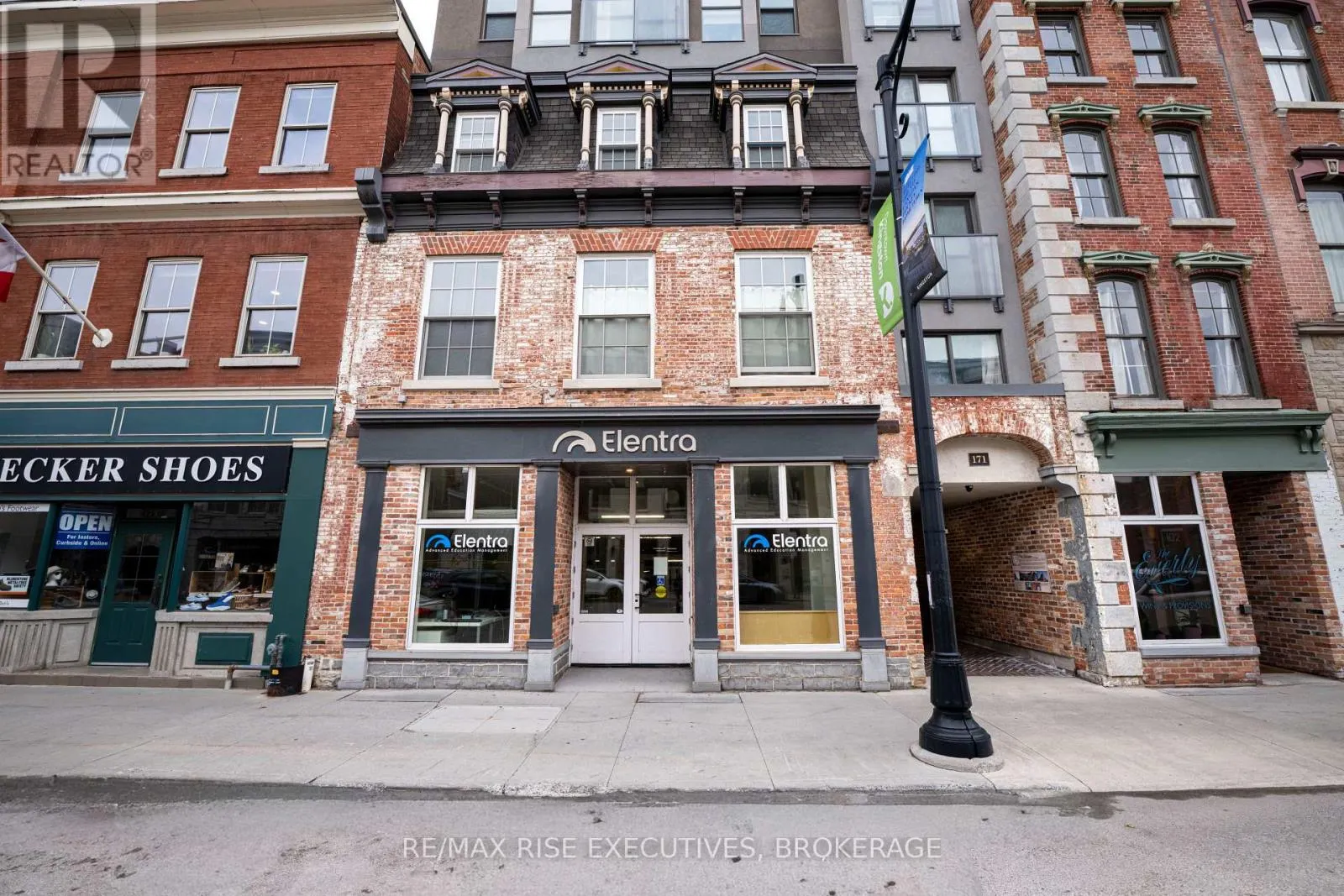 101 - 171 WELLINGTON STREET #101