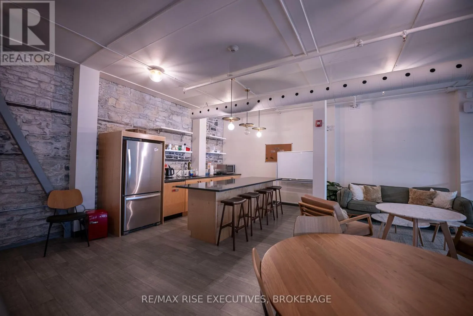 101 - 171 WELLINGTON STREET #101