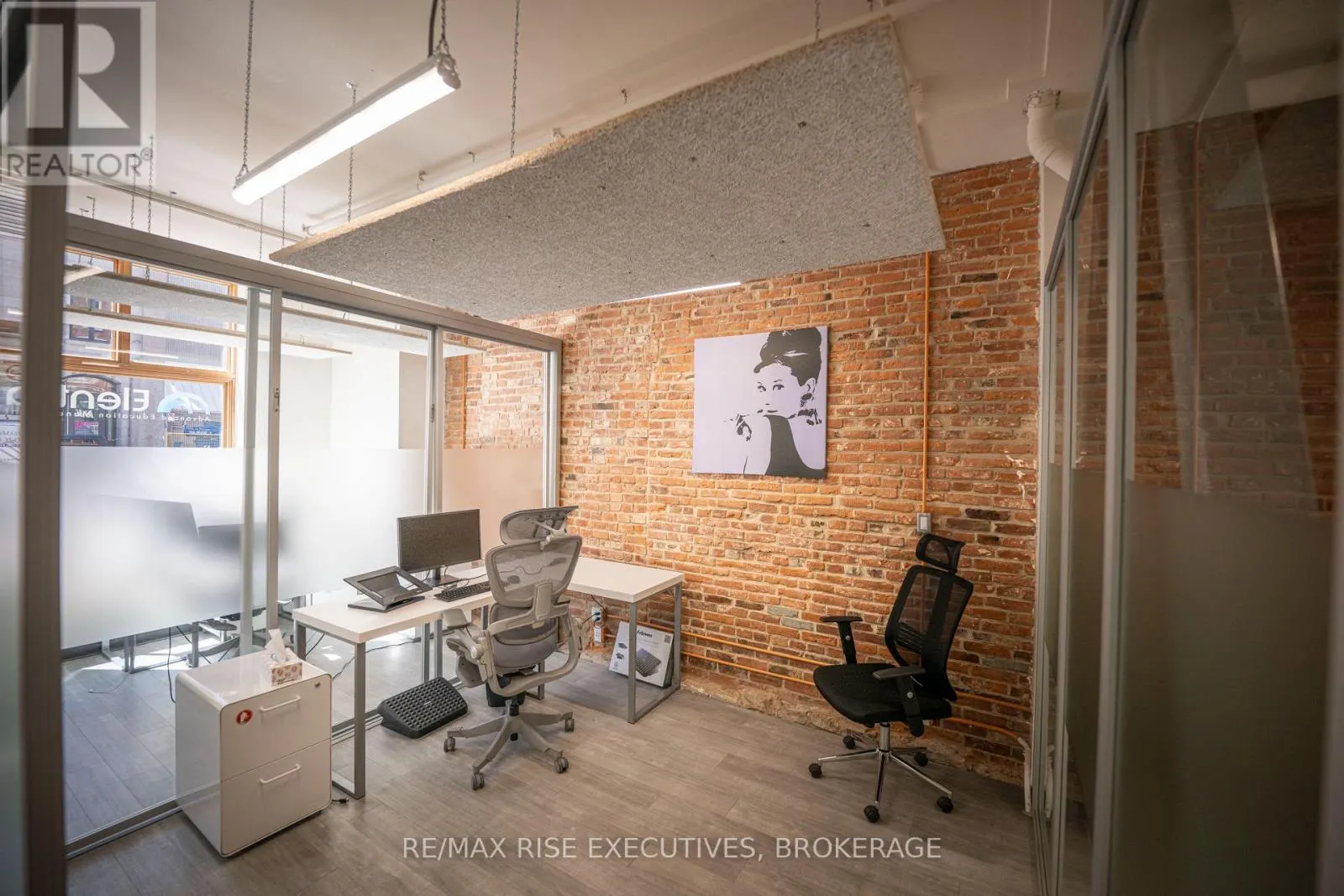101 - 171 WELLINGTON STREET #101