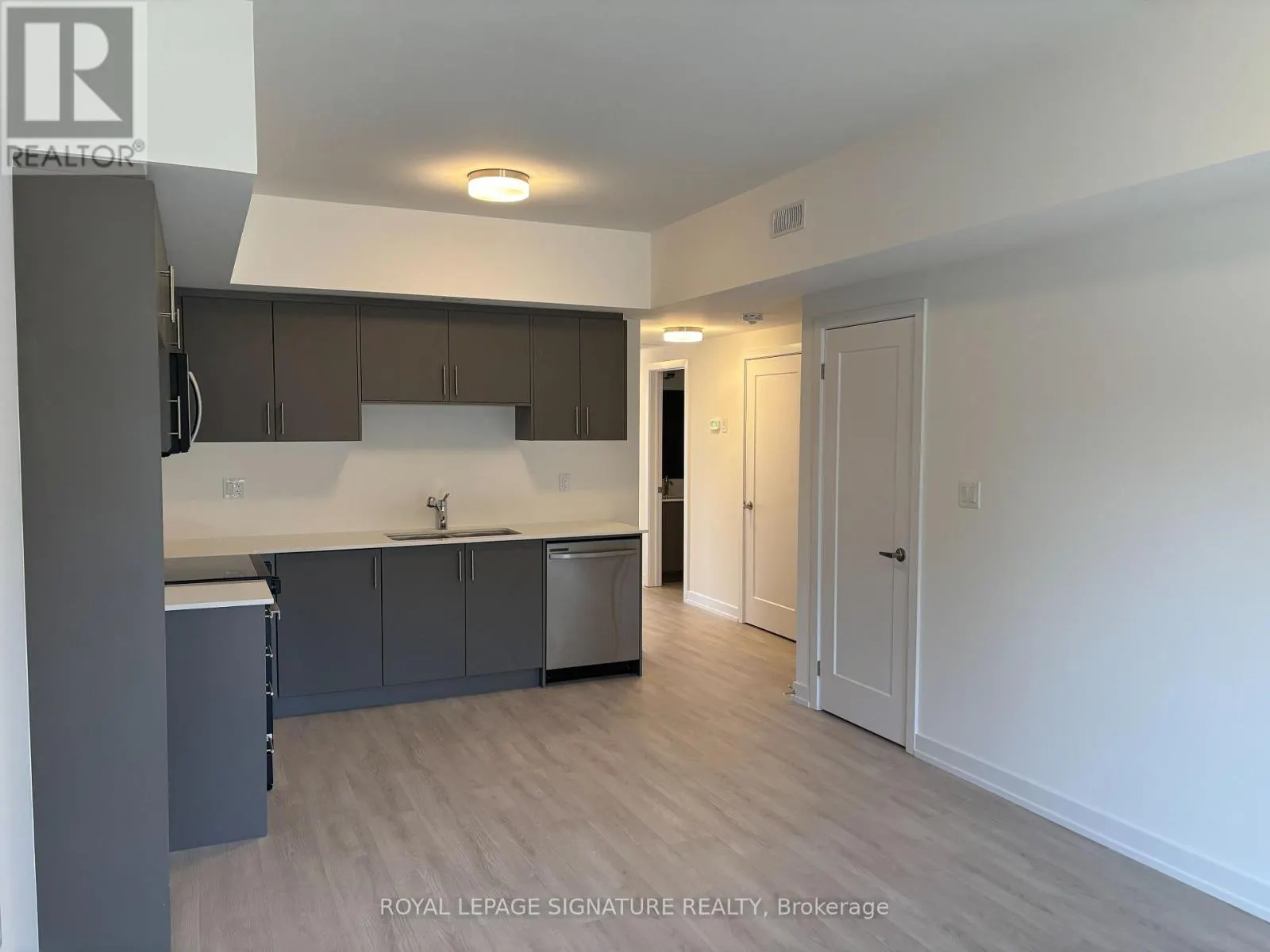 16 - 42 LOWES ROAD W