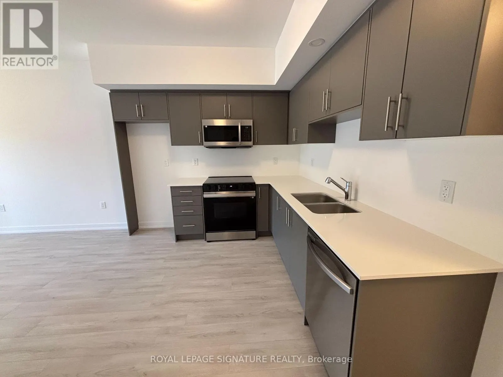 16 - 42 LOWES ROAD W