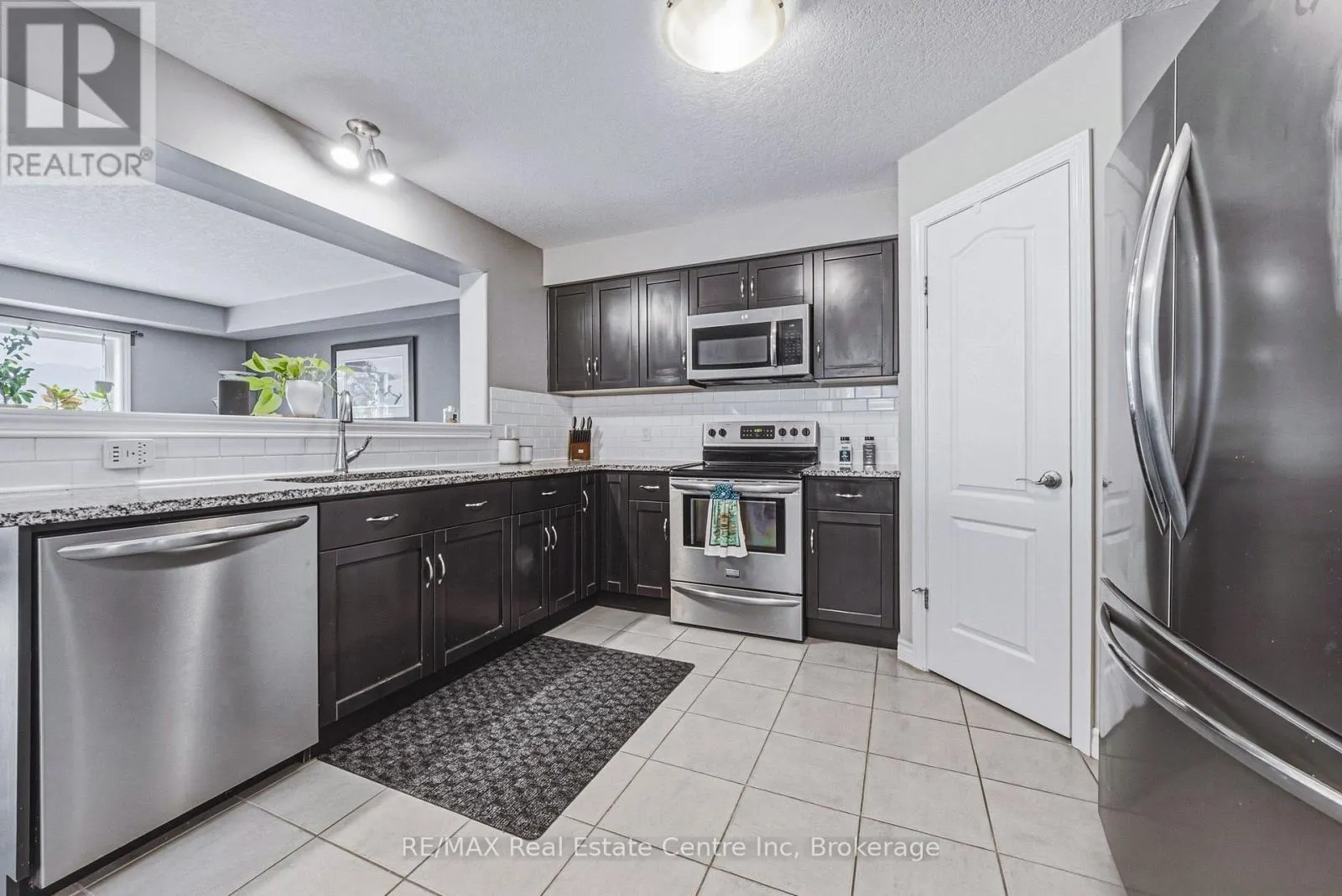 93 COULING CRESCENT