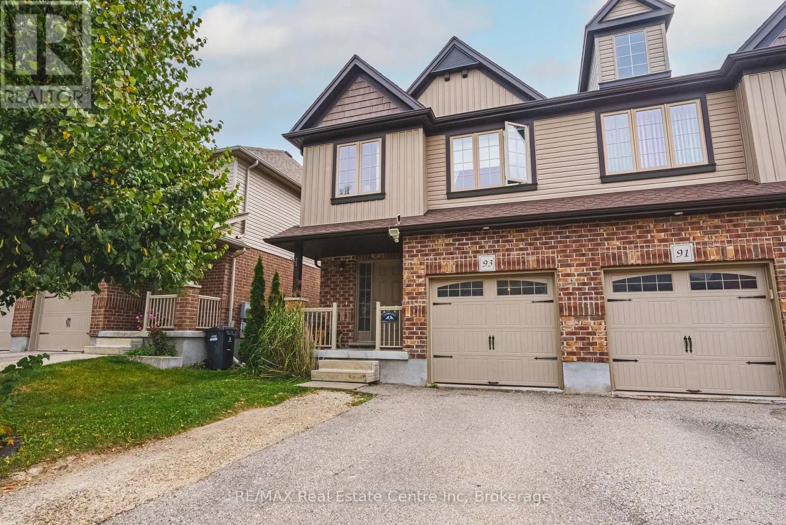 93 COULING CRESCENT