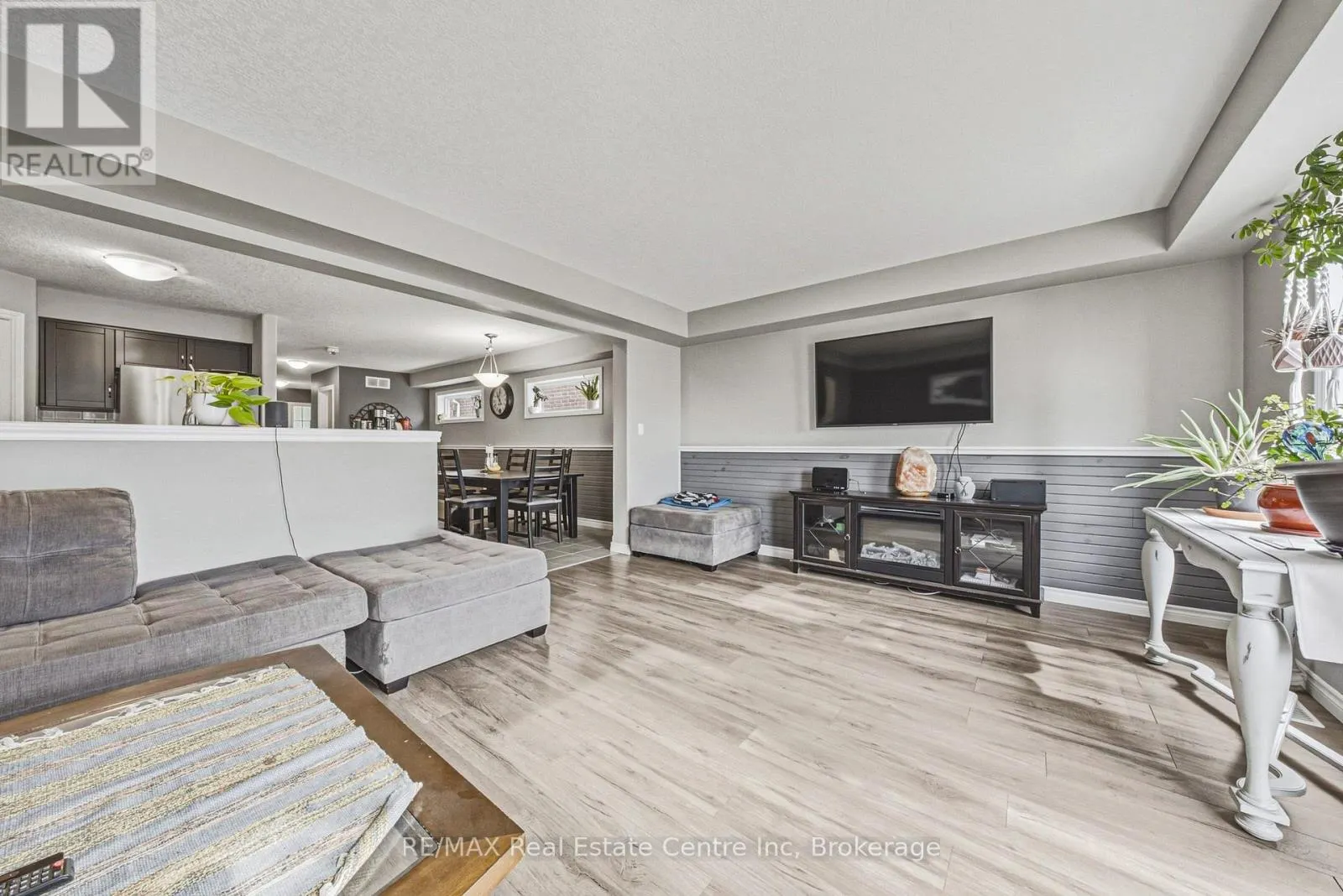 93 COULING CRESCENT