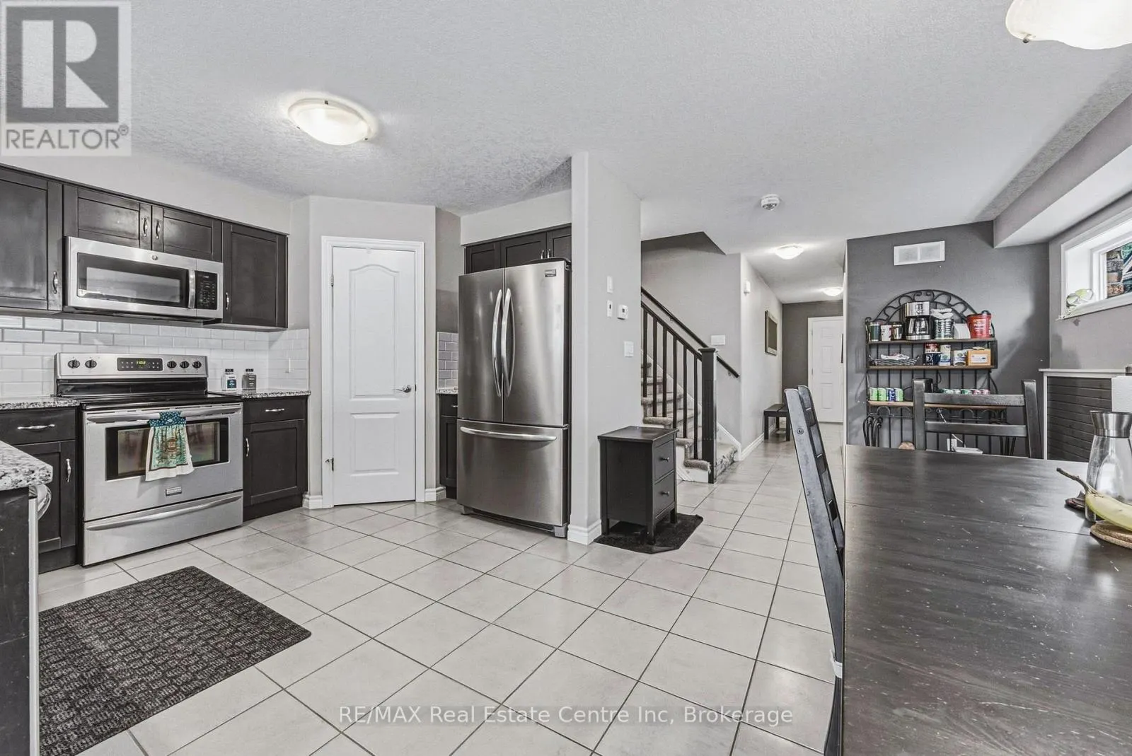 93 COULING CRESCENT