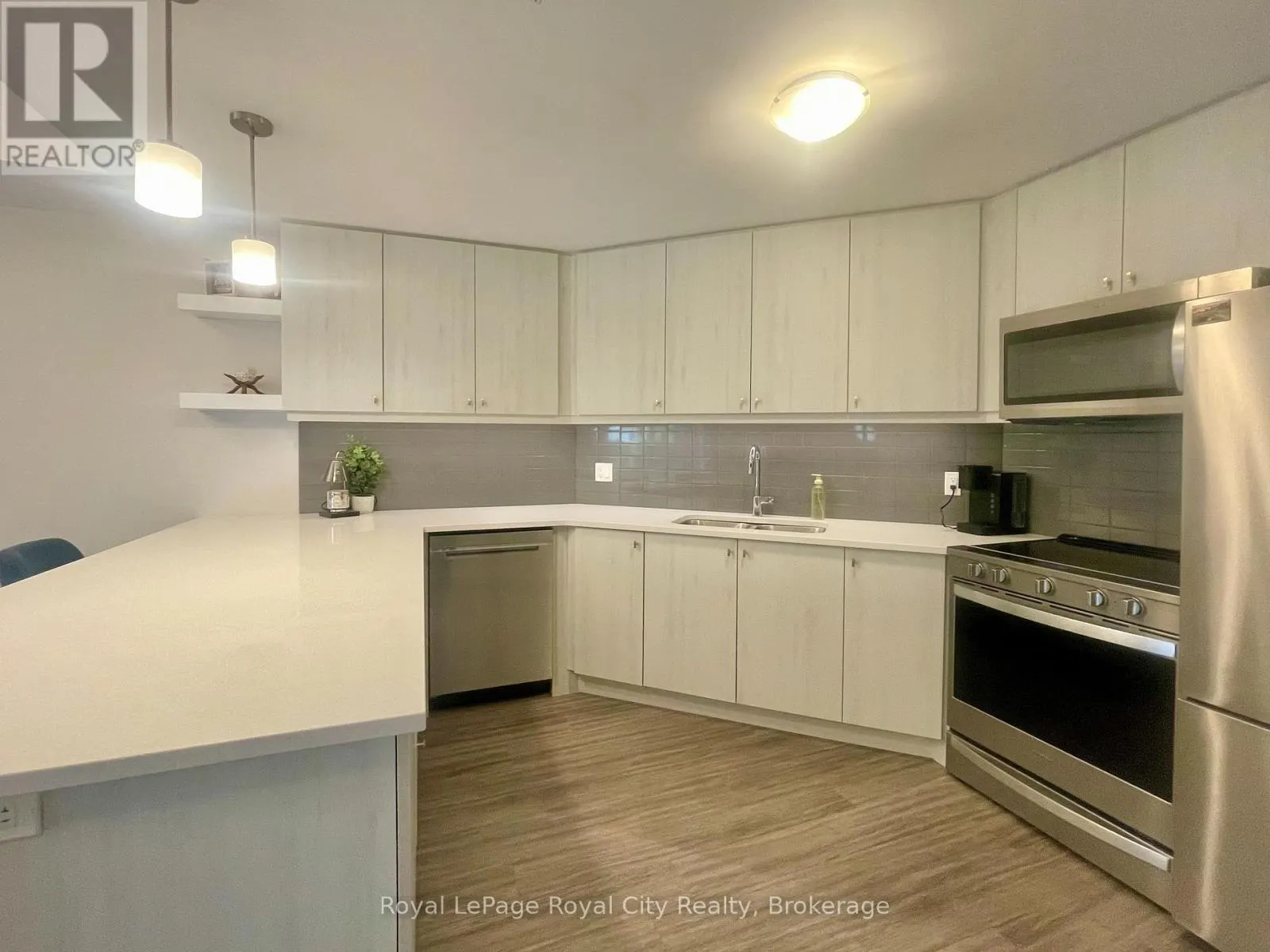 101 - 19 STUMPF STREET #101